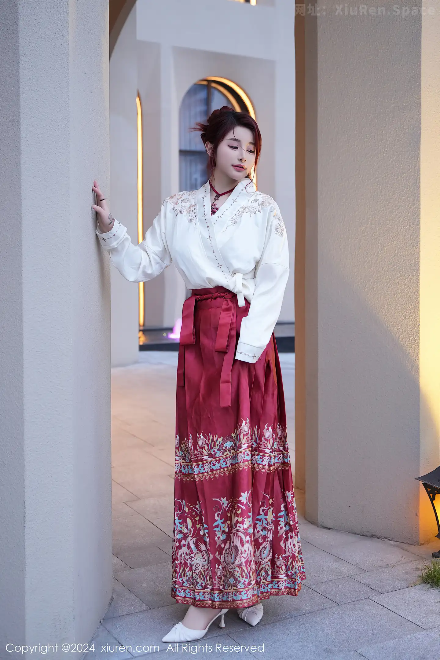 图片[6]-[XiuRen秀人网]VOL.7985 模特美七Mia性感红色轻透古装服配黑丝吊袜秀惹火身材诱惑写真70P-秀人网官方网站